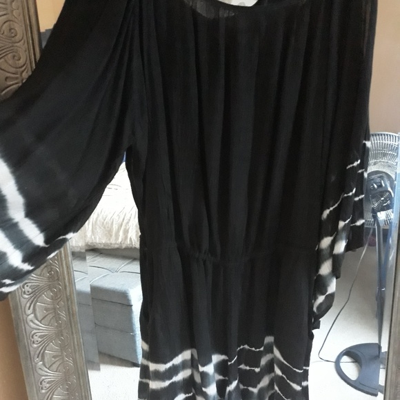 Romper never worn new without tags - Picture 2 of 2